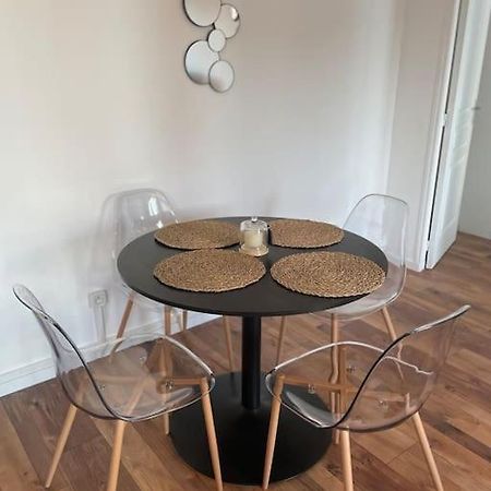 Bel Appartement Meyzieu Centre Proche Tramway Kültér fotó